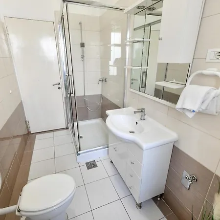 Two Bedroom Apartment - Bridge - Ae1557