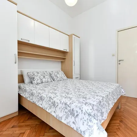 Two Bedroom Apartment - Bridge - Ae1557