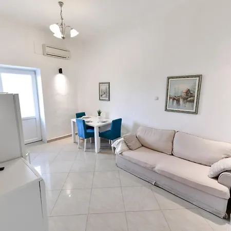 Two Bedroom Apartment - Bridge - Ae1557 *