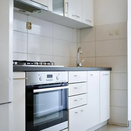 Two Bedroom Apartment - Bridge - Ae1557 *
